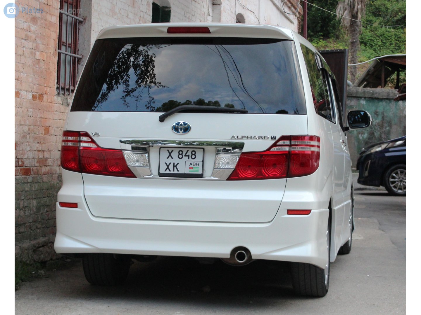 х 848 хк, Toyota Alphard 1st gen (G/V) (AH10), 2002–2008