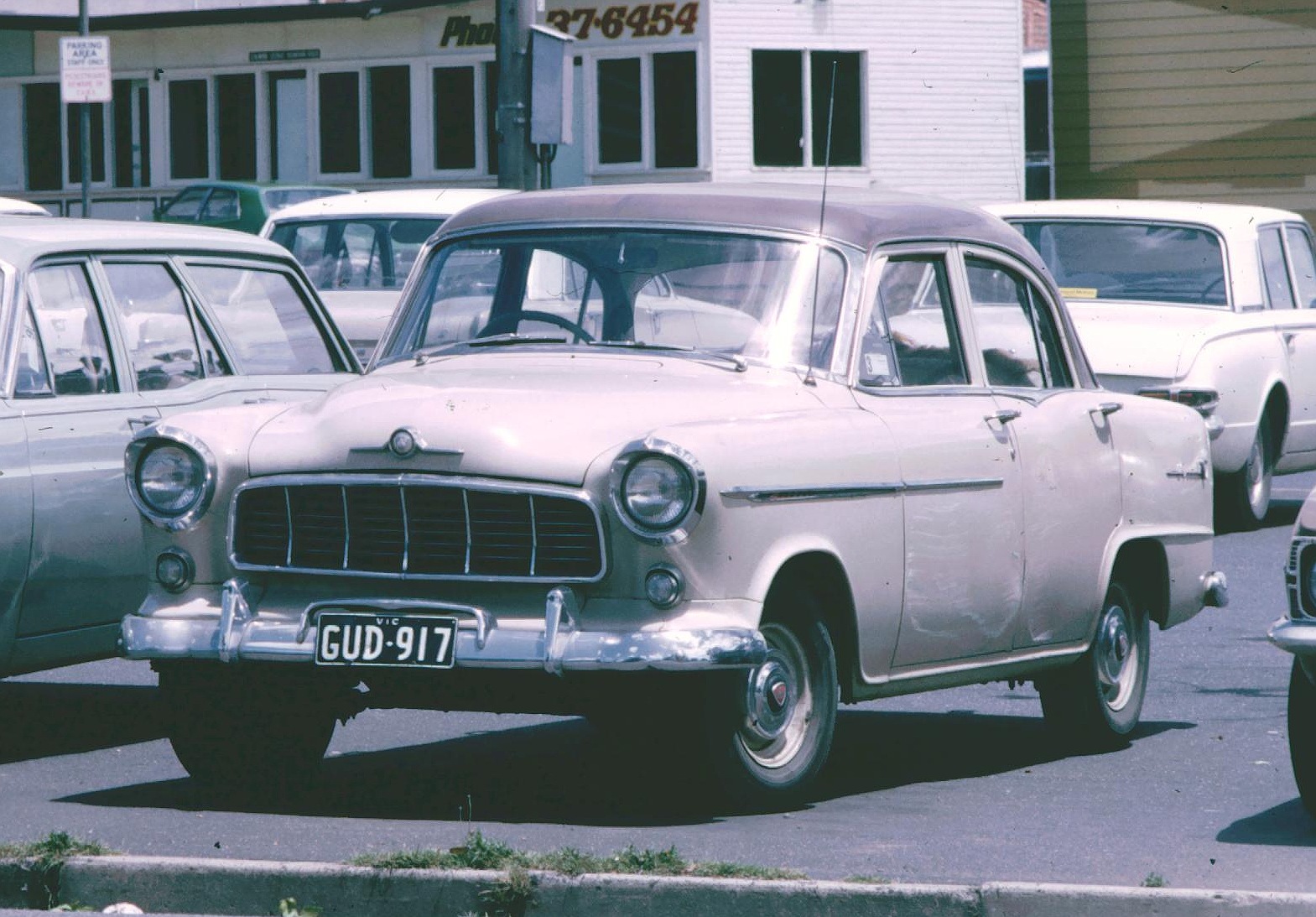 GUD-917, Holden Special 2nd gen Sedan (FE/FC), 1956–1960