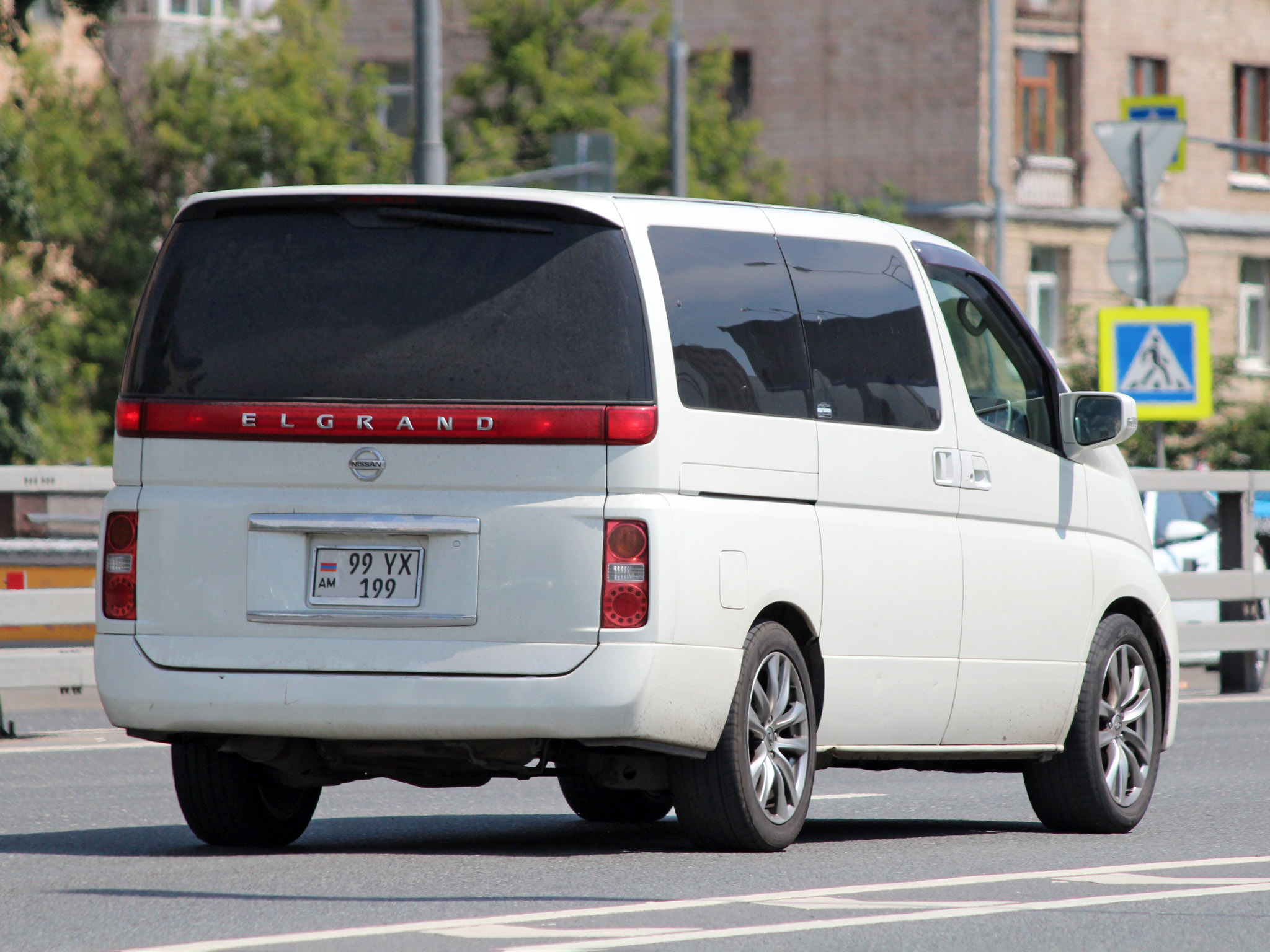 99 YX 199, Nissan Elgrand 2nd gen (E51), 2002–2010