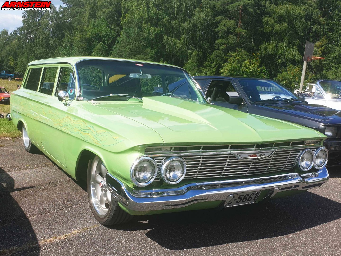 C-5661, Chevrolet Parkwood 2nd gen 1961 (1535/1635; B-body), 1960–1961
