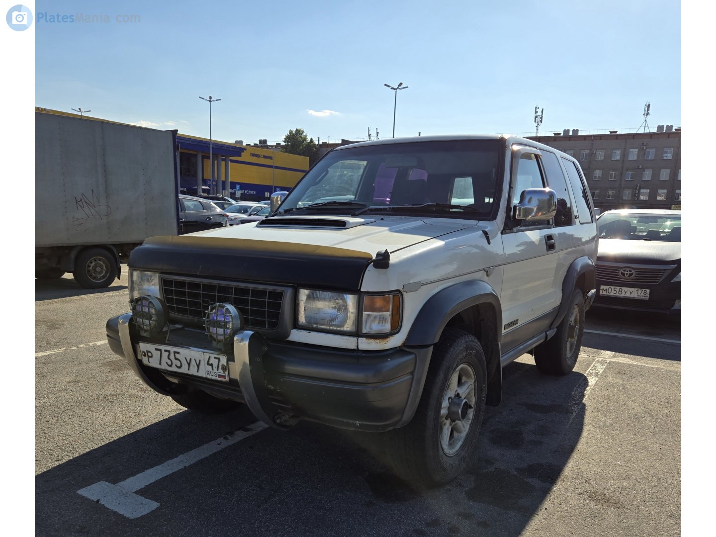 р 735 уу 47, Isuzu Bighorn 2nd gen 3-door SUV (UBS25), 1991–1998