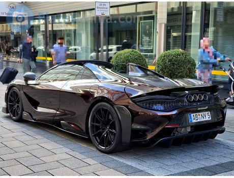 AB NY 5, McLaren 765LT