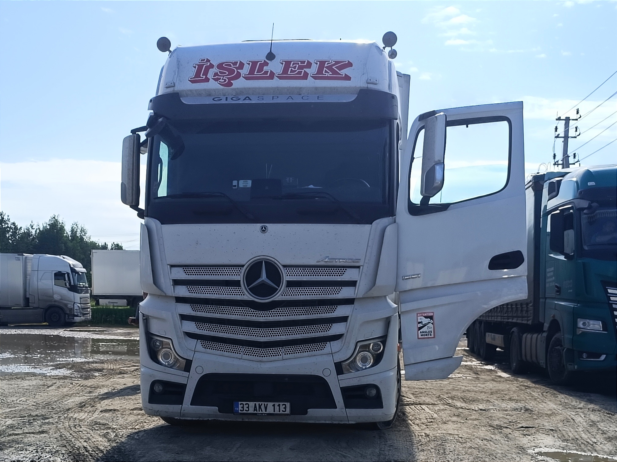 33 AKV 113, Mercedes-Benz Actros 3rd gen (MP4/MP5), 2011–