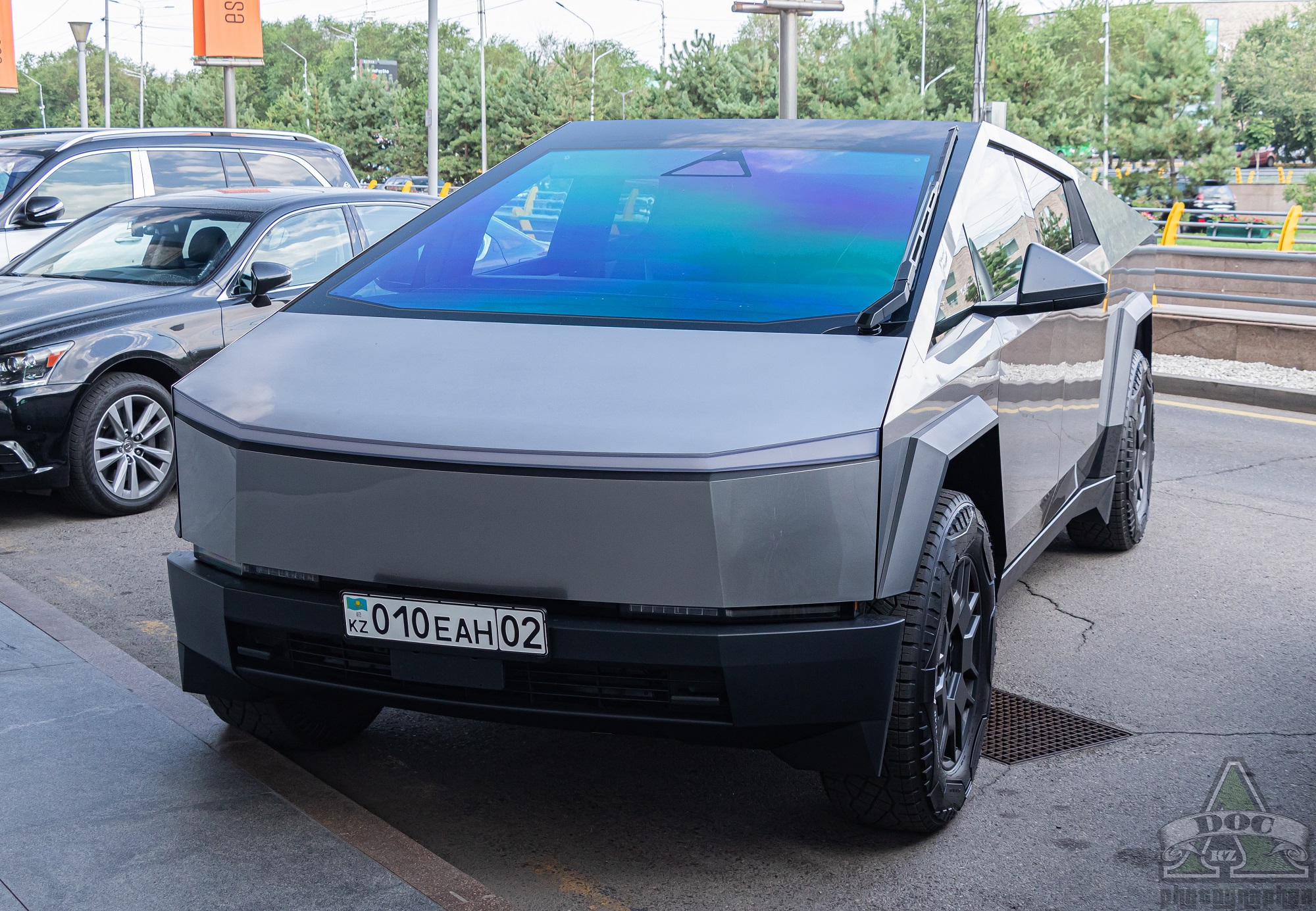 010 EAH 02, Tesla Cybertruck 1st gen, 2023–