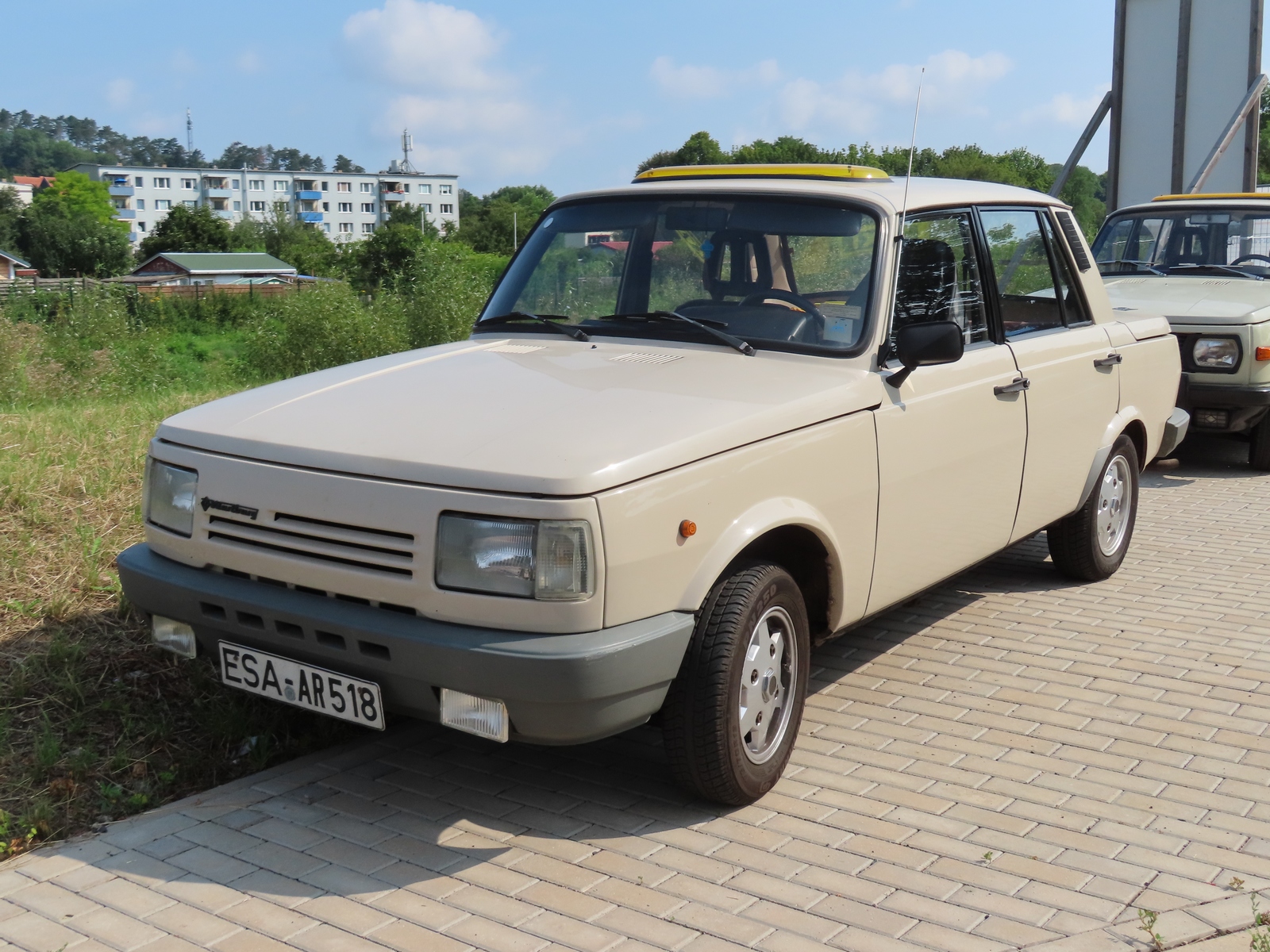 ESA AR 518, Wartburg 1.3 Limousine, 1988–1991