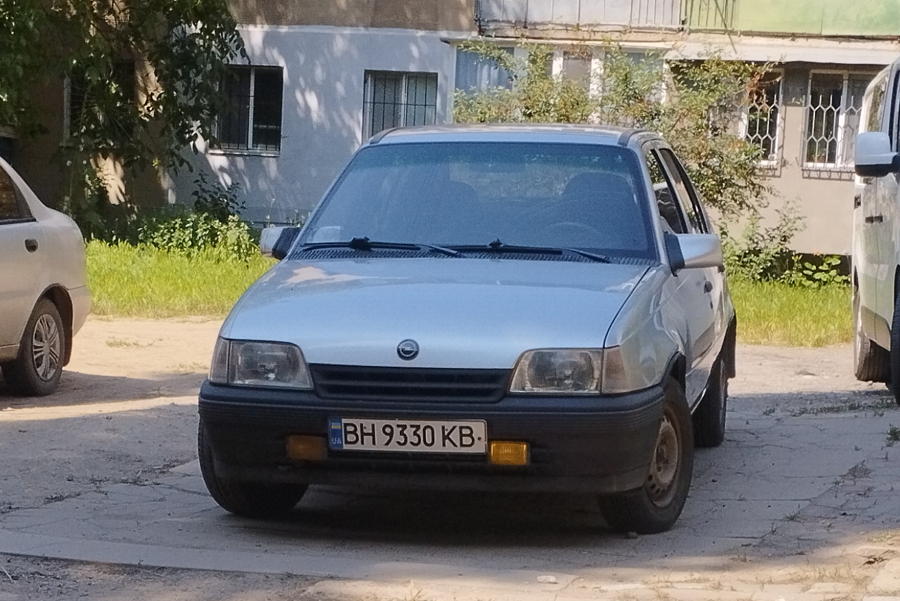 BH 9330 KB, Opel Kadett 5th gen 5-door Hatch (E; T85), 1984–1991