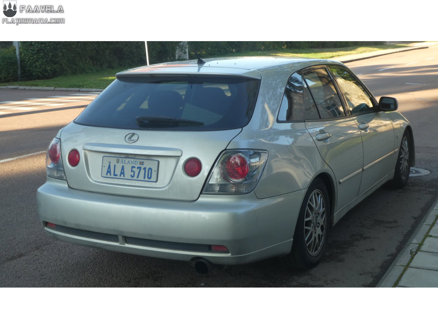 ÅLA 5710, Lexus IS 1st gen SportCross Wagon (XE10), 2001–2005