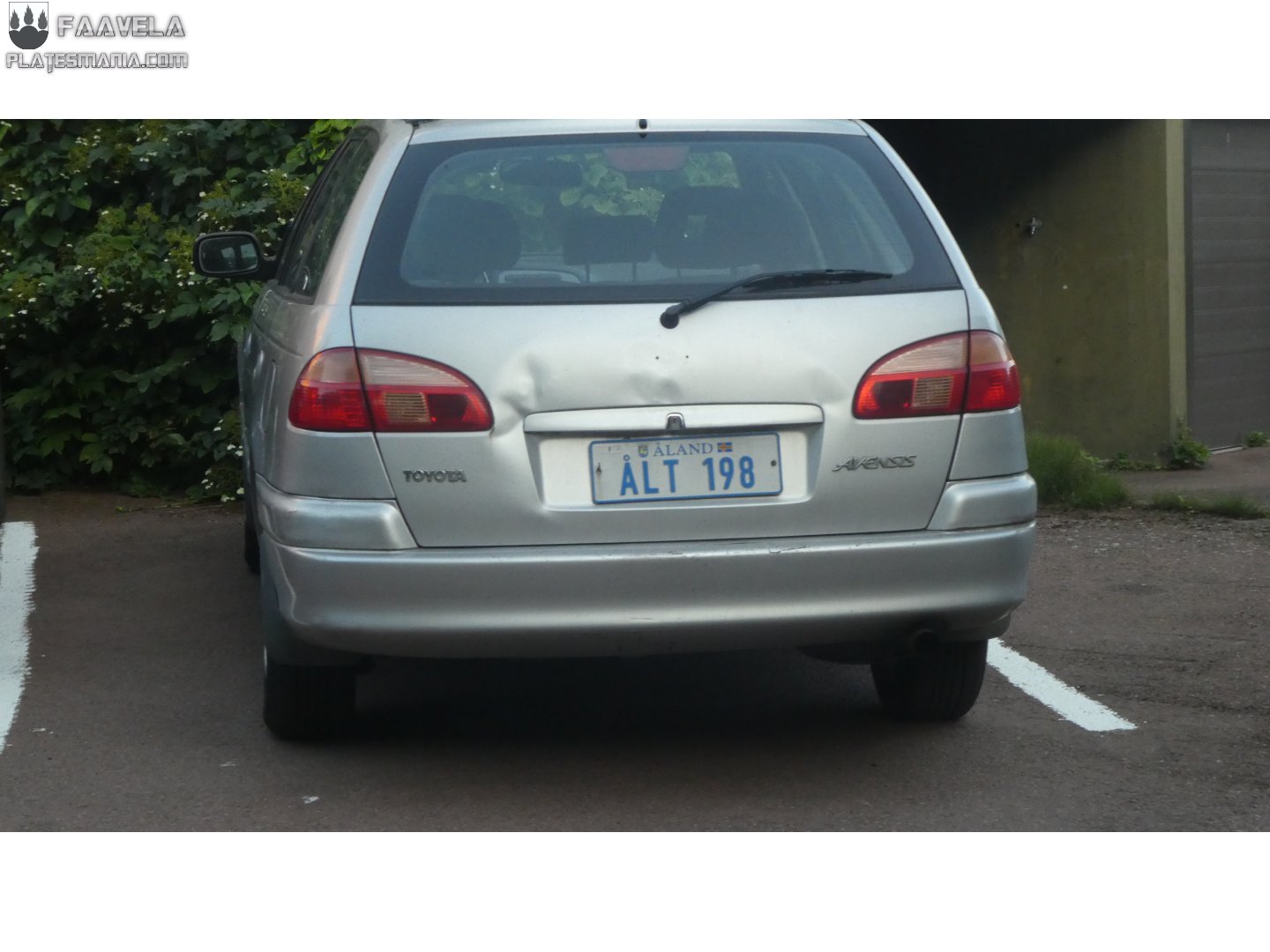 ÅLT 198, Toyota Avensis 1st gen Wagon (T220), 1997–2003