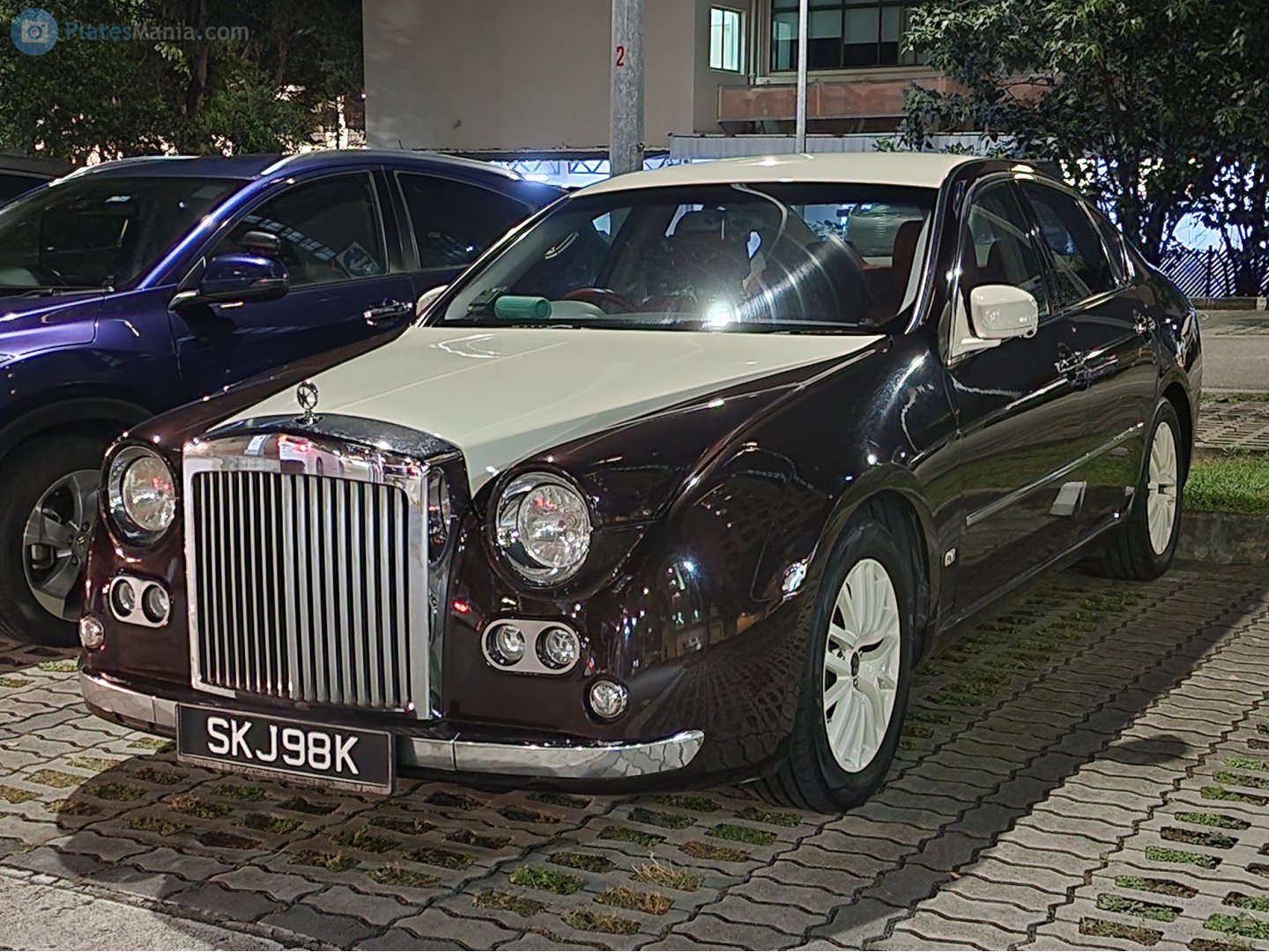 SKJ 98 K, Mitsuoka Galue 3rd gen (Y50), 2005–2014 (based on Nissan Fuga)