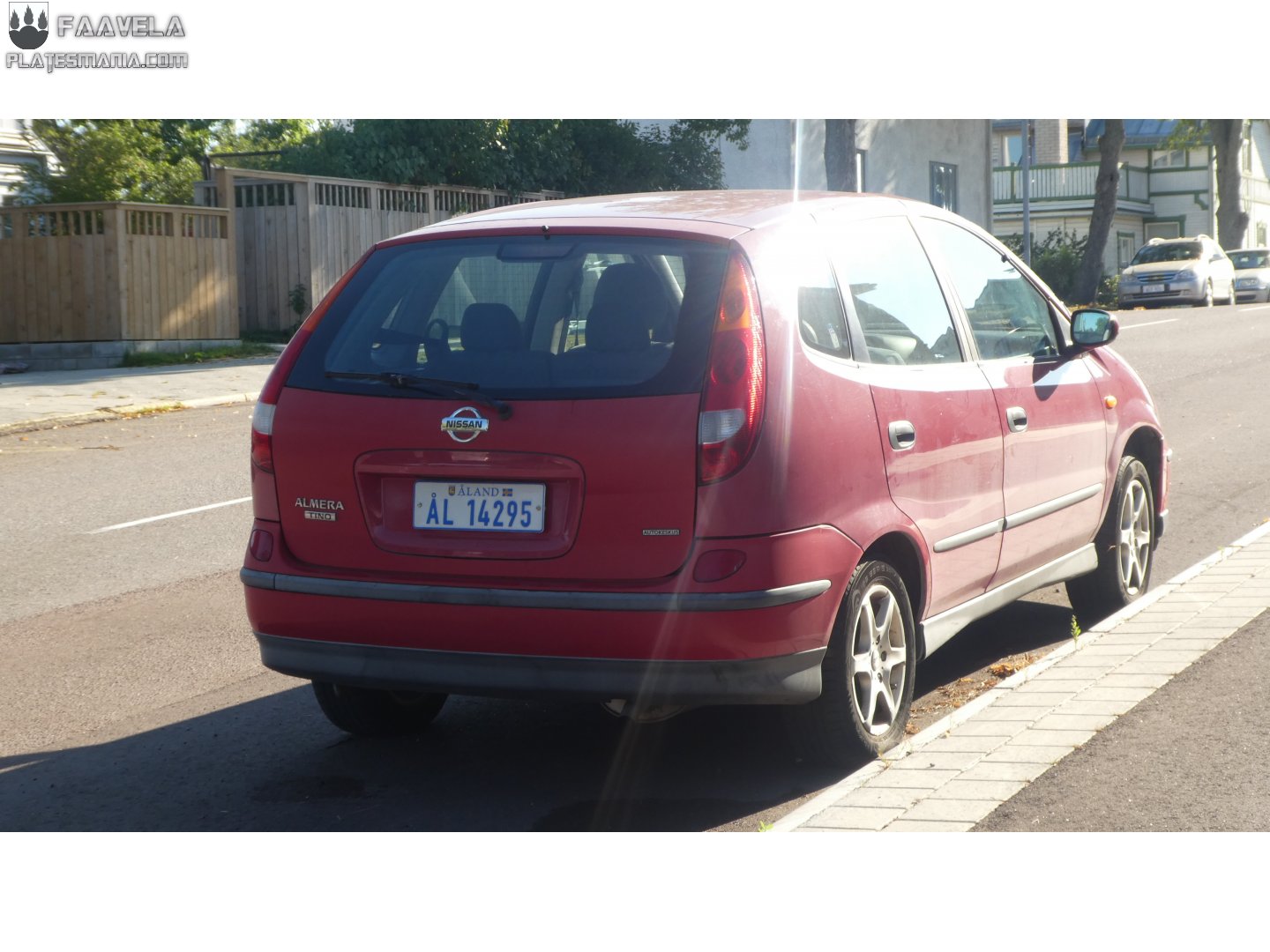 ÅL 14295, Nissan Almera Tino 1st gen (V10), 2000–2006