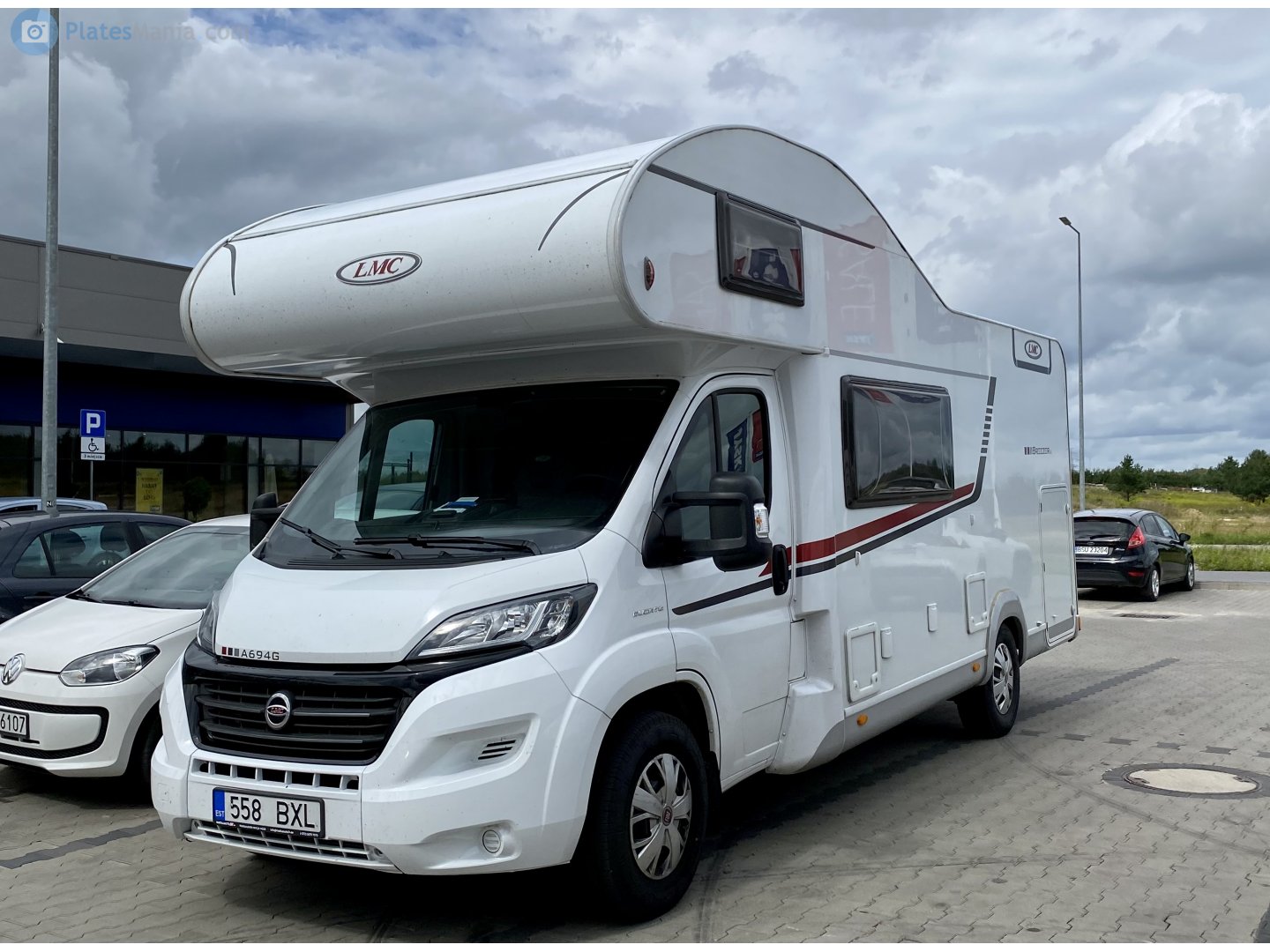 558 BXL, LMC Breezer 