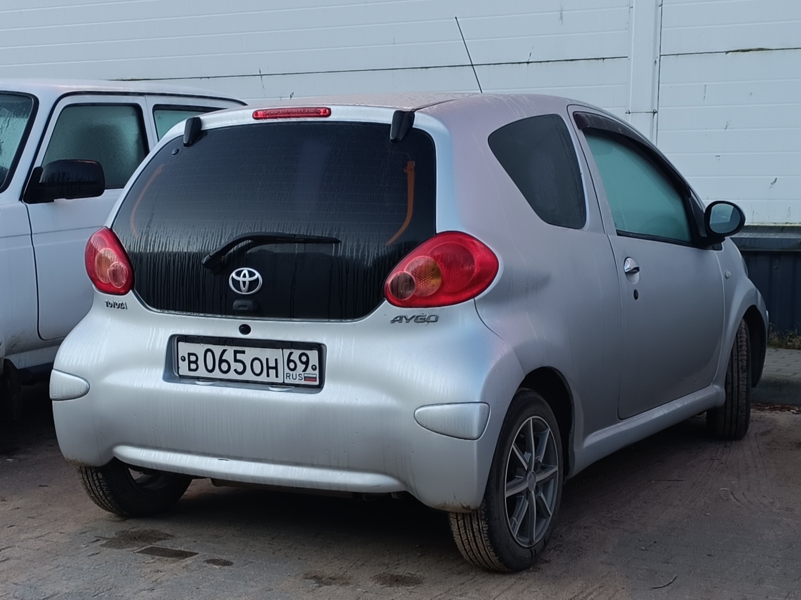 в 065 он 69, Toyota Aygo 1st gen 3-door Hatch (AB10/AB20/AB30), 2005–2014