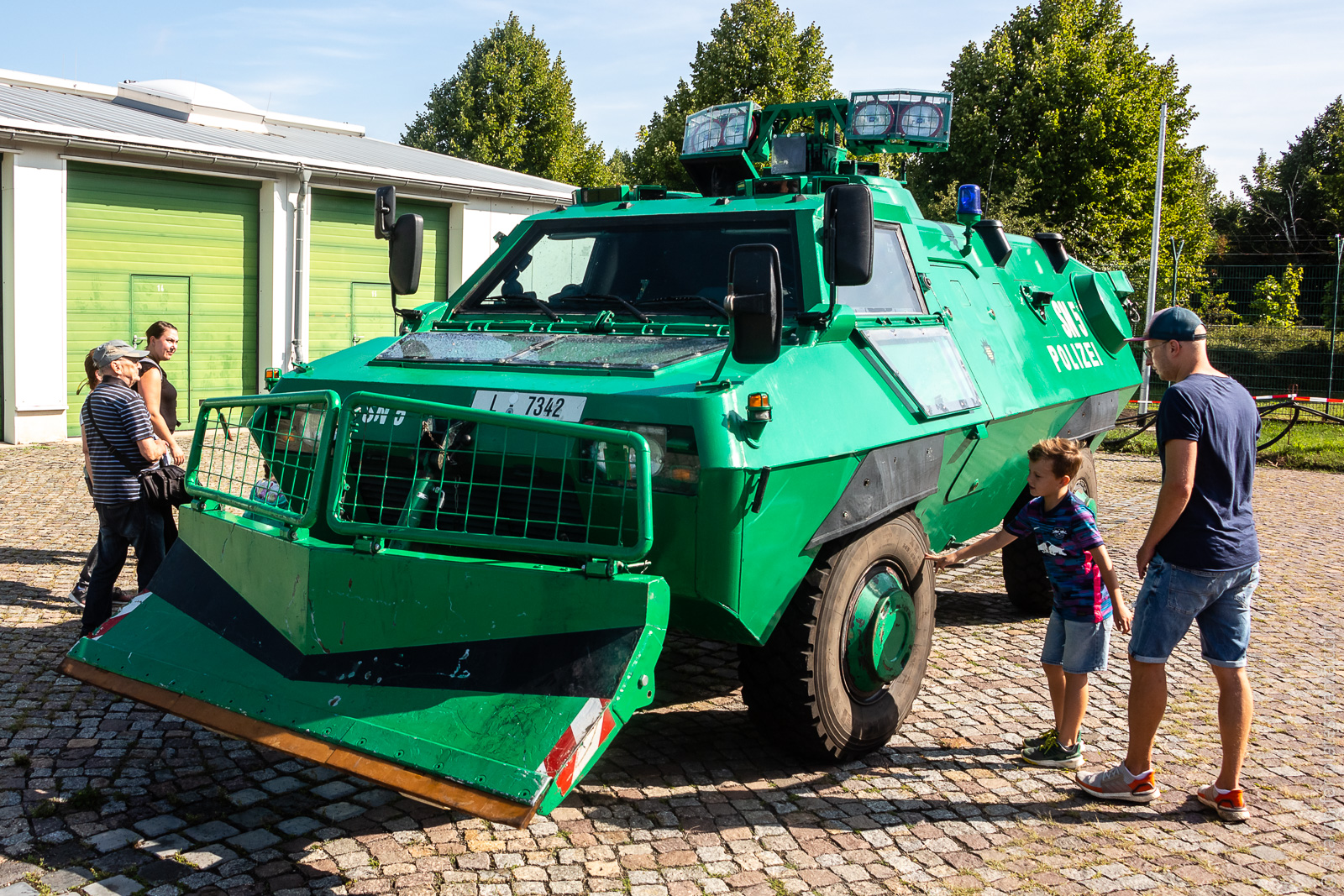 L 7342, Official services and consulates 