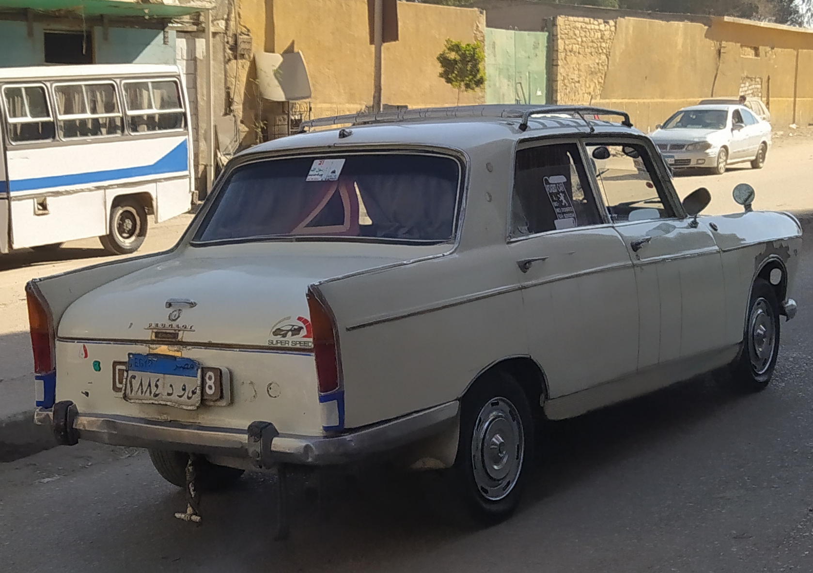 ٢٨٨٤ دوص, Peugeot 404 Sedan, 1960–1975