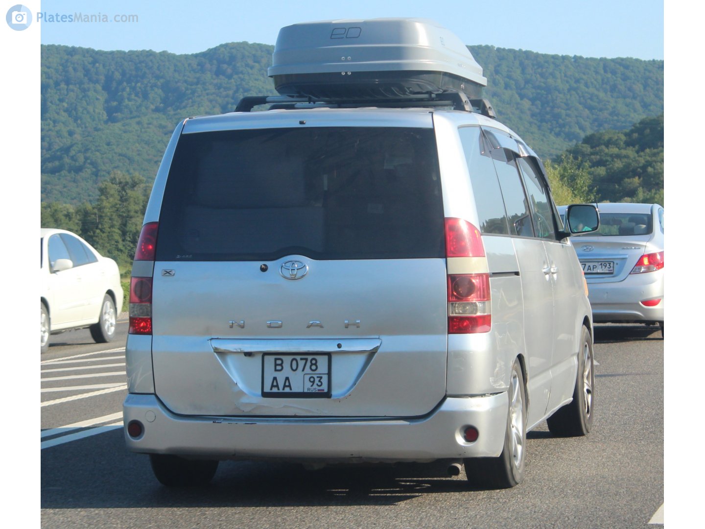 в 078 аа 93, Toyota Noah 1st gen (R60), 2001–2007