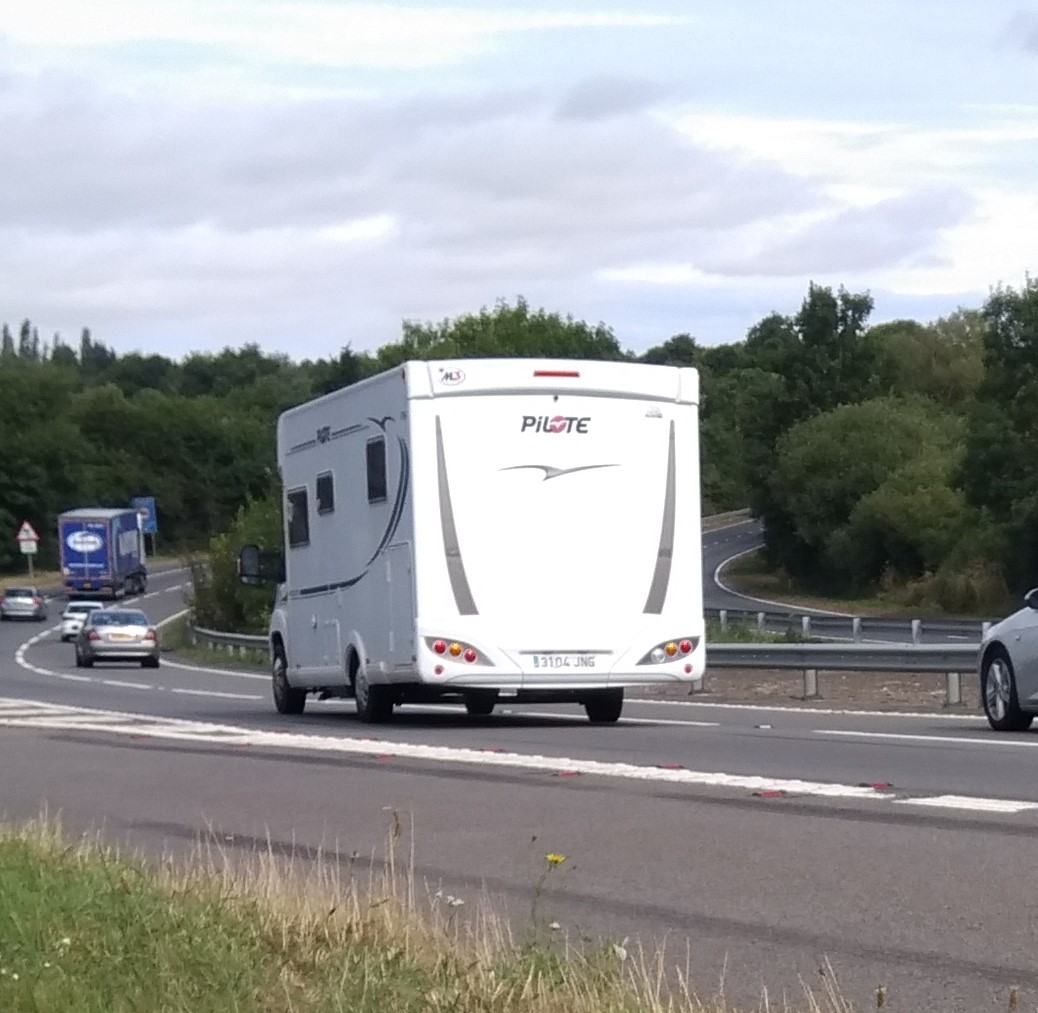 3104 JNG, Pilote C-Series 