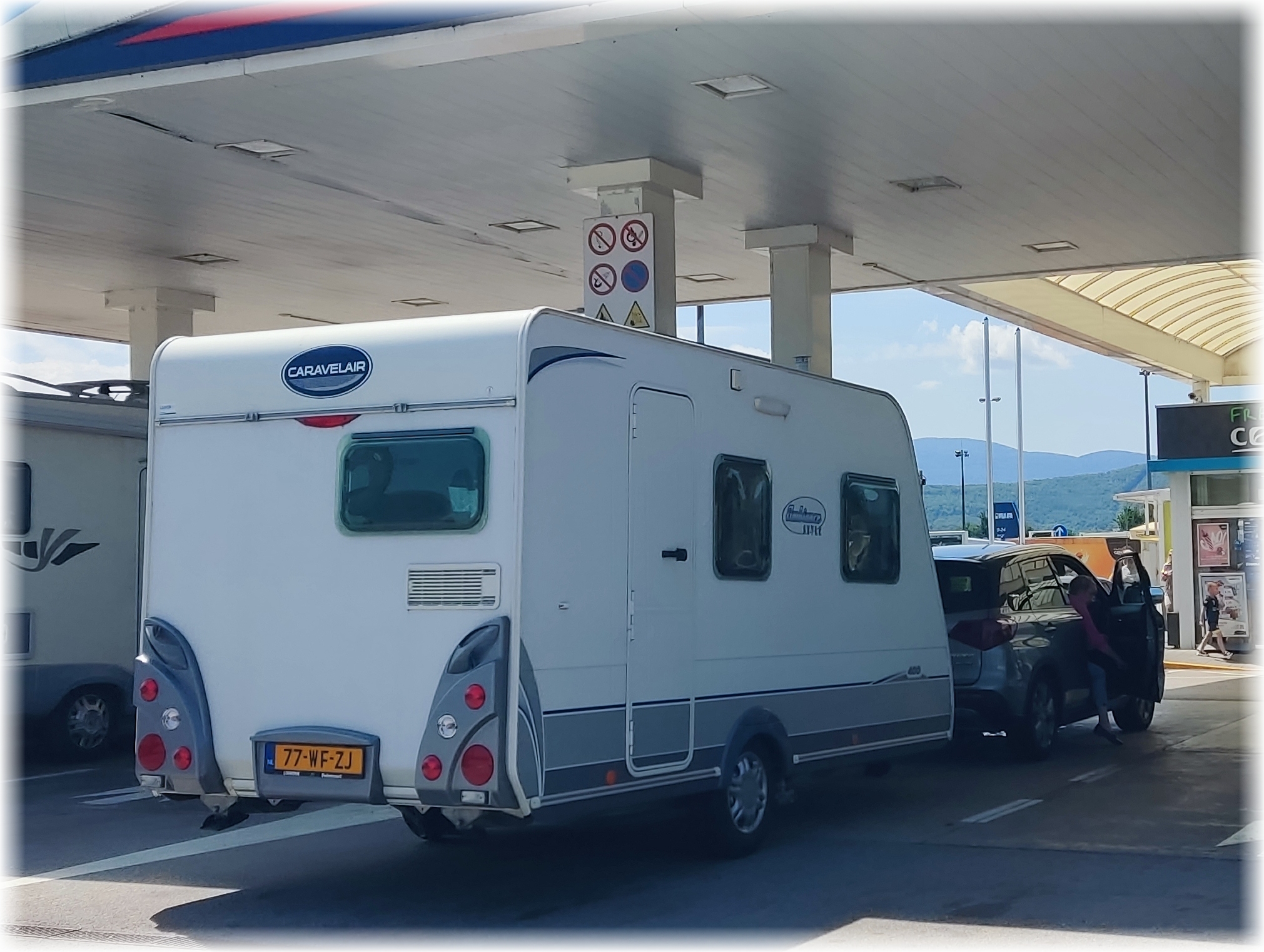 77-WF-ZJ, Caravelair Caravans Ambiance 