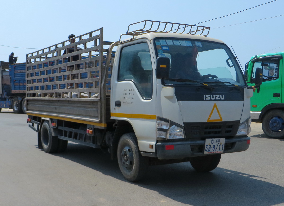 3B-8711, Isuzu Q-Series 