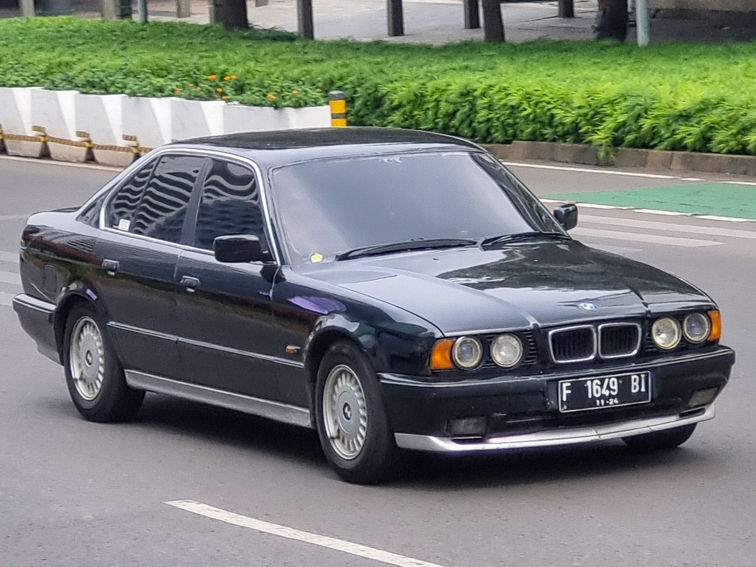 F 1649 BI, BMW 5 Series 3rd gen Sedan (E34), 1988–1995