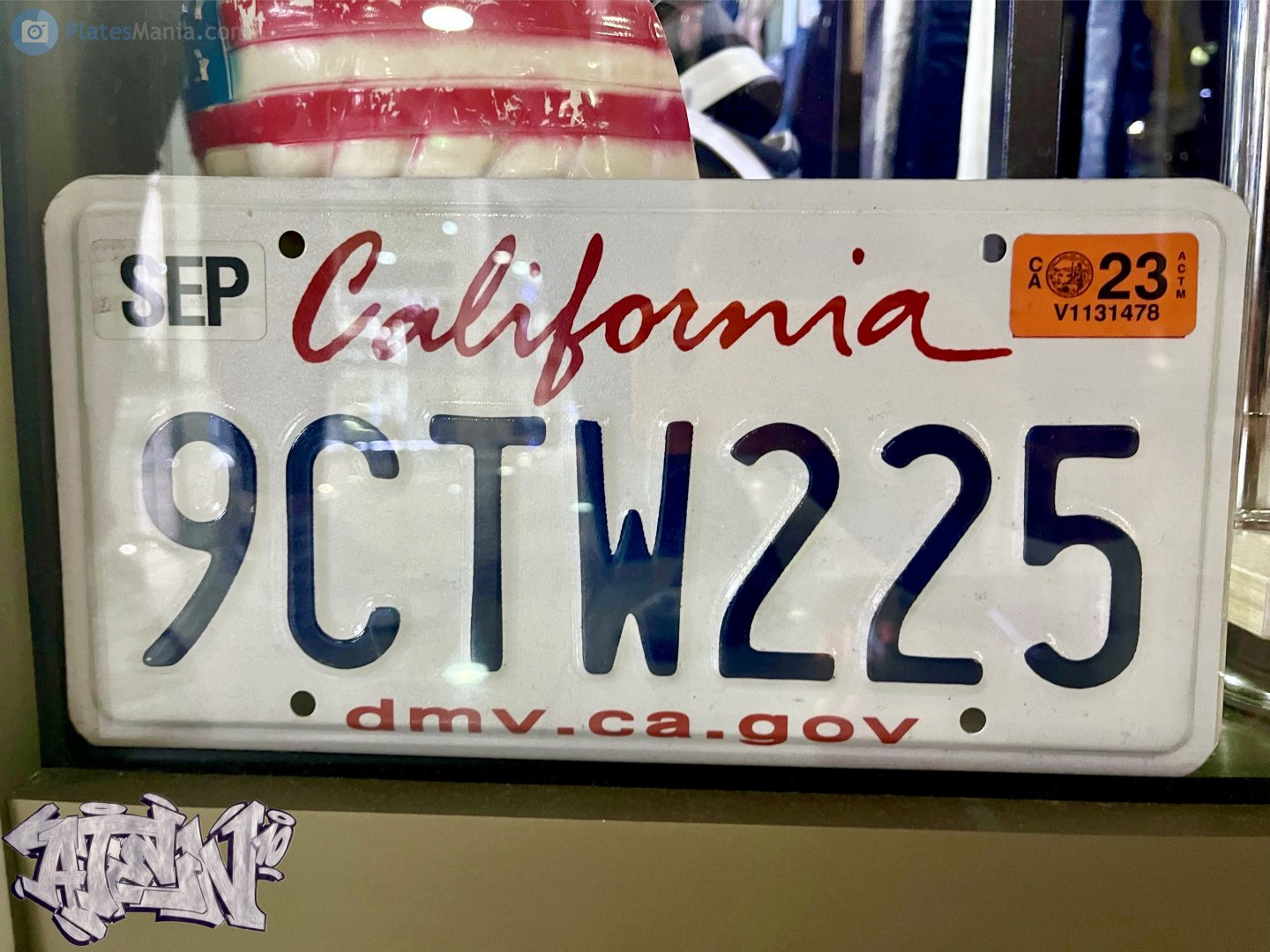 9CTW225, License plate without vehicle 
