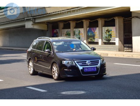 沪N·D5919, Volkswagen R36