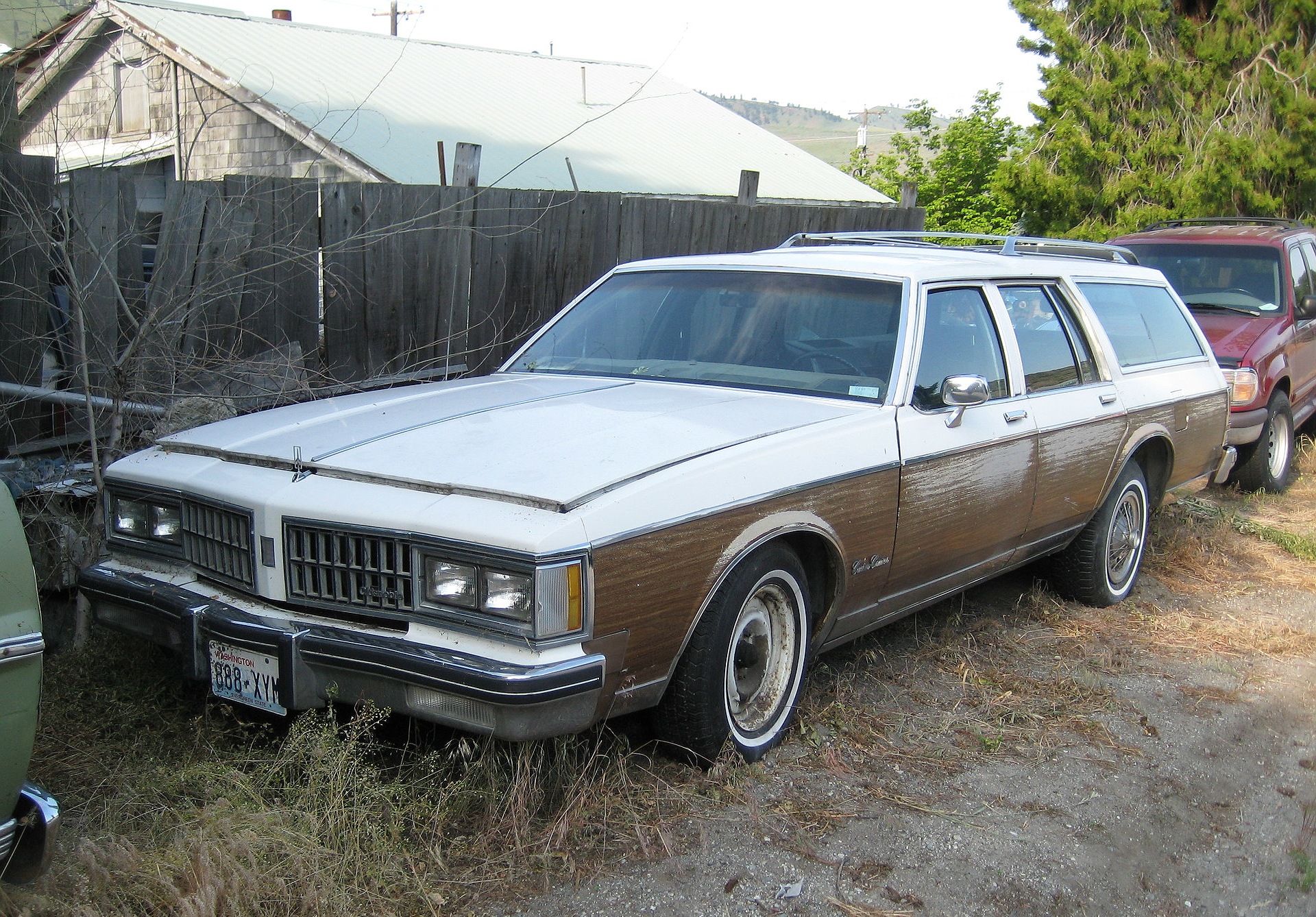 888-XYM, Oldsmobile Custom Cruiser 