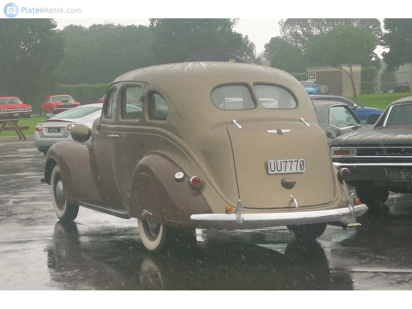 UU7770, Plymouth Deluxe 