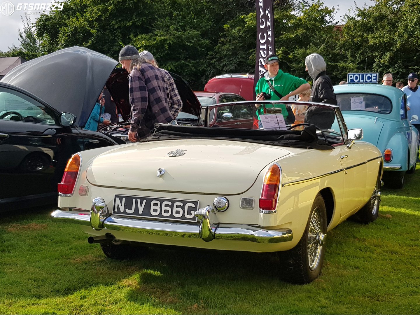 NJV866G, MG B 1st gen Roadster, 1962–1980