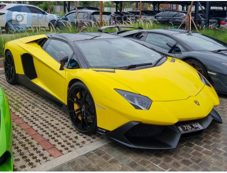 B 720 MAX, Lamborghini Aventador
