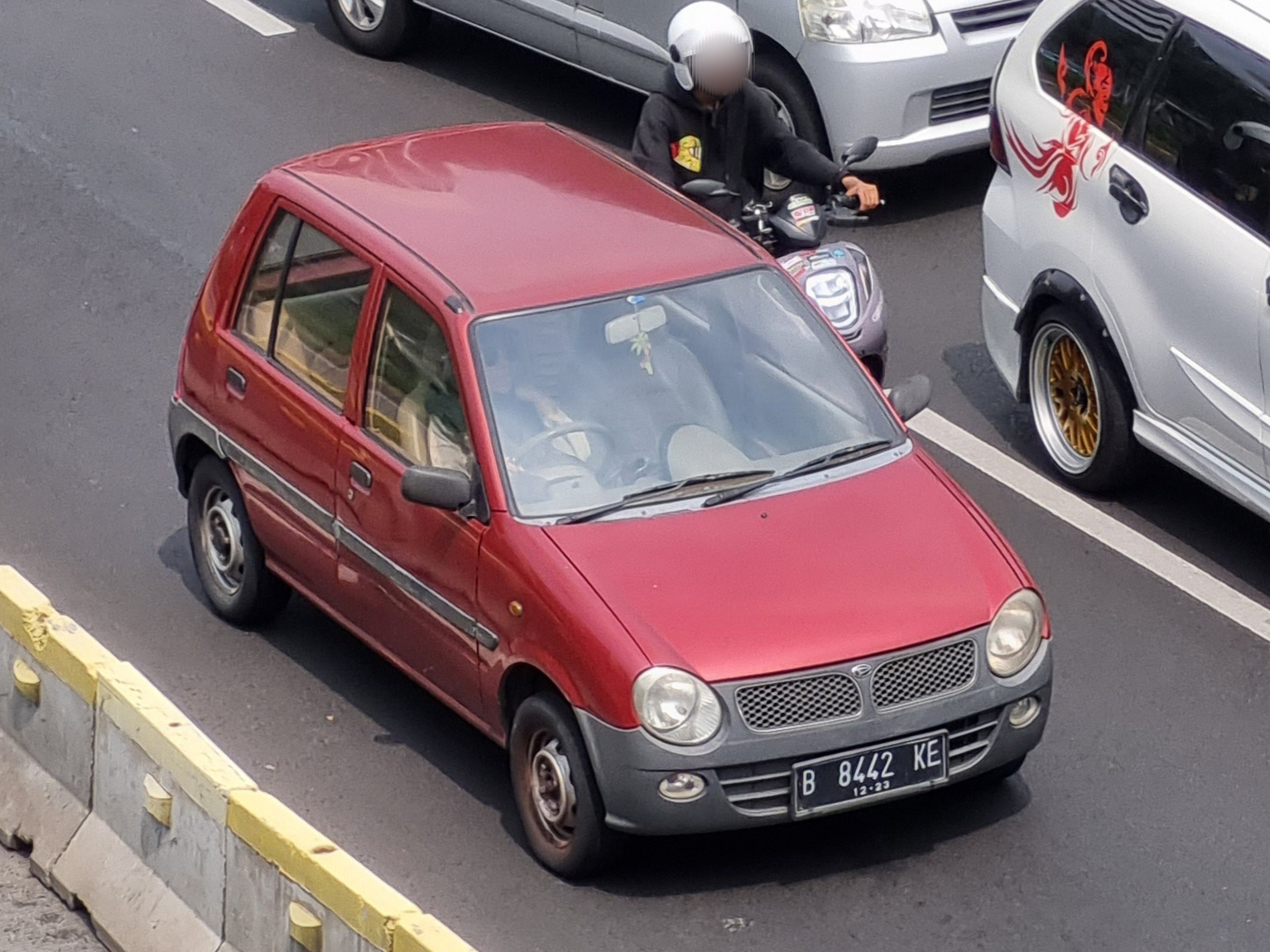 B 8442 KE, Daihatsu Ceria 1st gen (L200; ID-market), 2001–2006