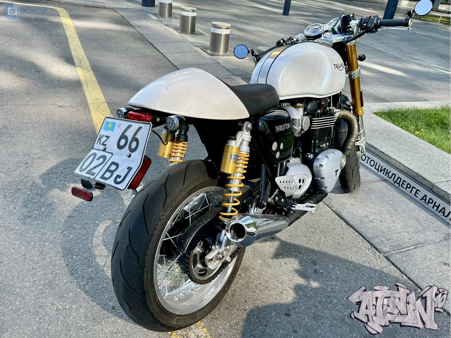 66 BJ 02, Triumph Motorcycles Thruxton 