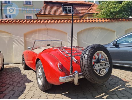 A TOPLESS, MG A