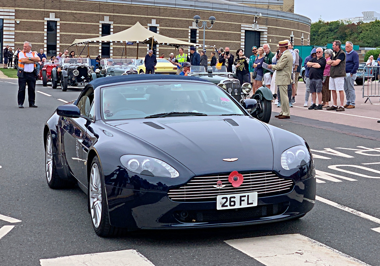 26FL, Aston Martin V8 Vantage 