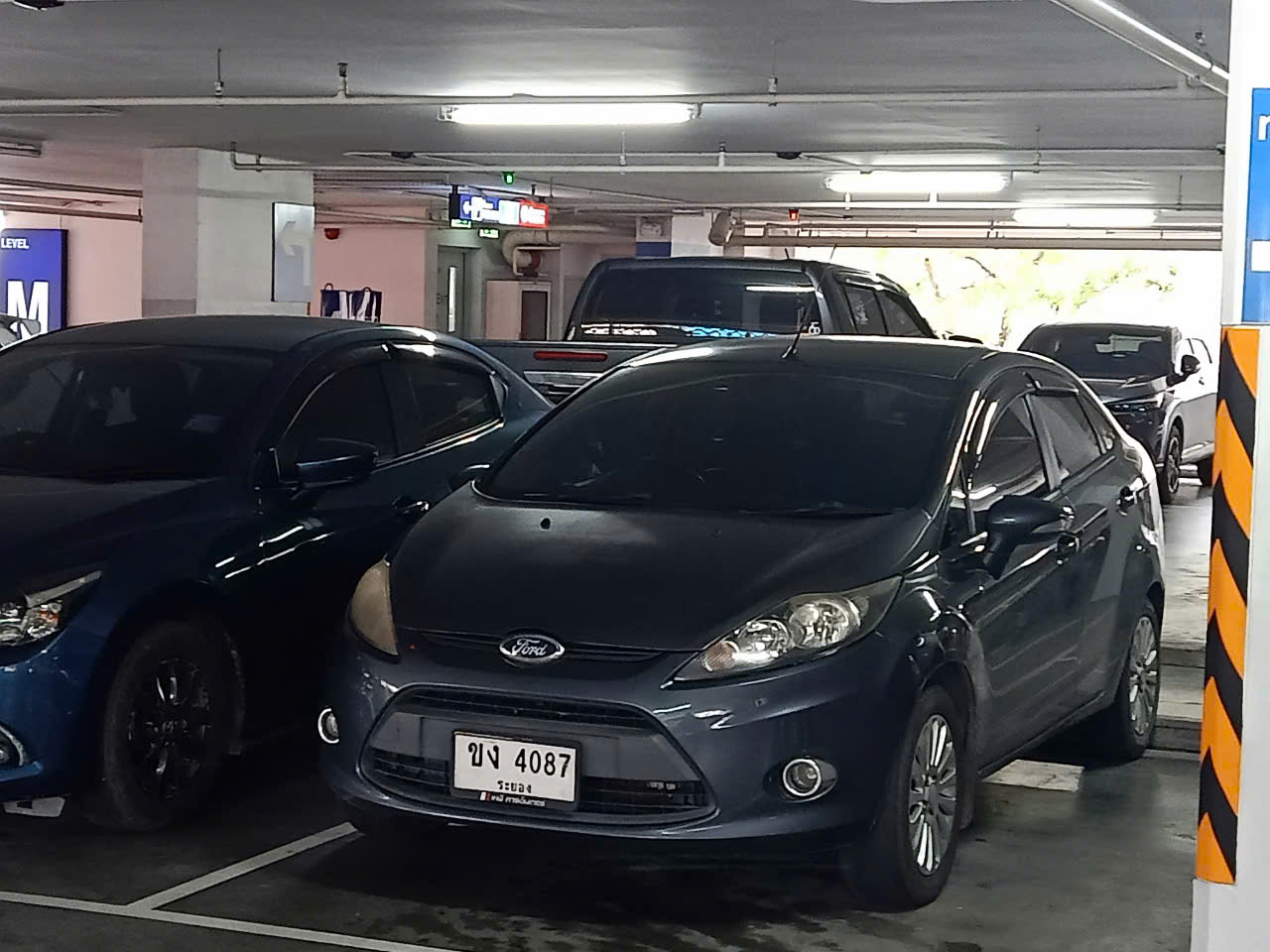 ขง 4087, Ford Fiesta 6th gen Sedan (B409; JA8), 2009–2013