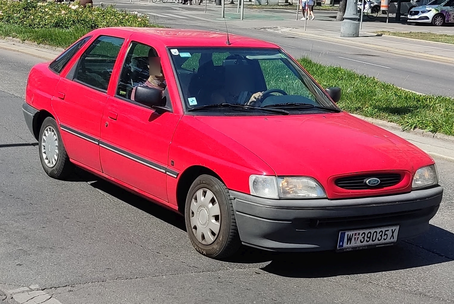 W 39035 X, Ford Escort 5th gen 5-door Hatch (AAL; Global-market), 1990–1995 (–1996 for LATAM-market)