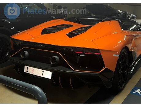 I 7, Lamborghini Aventador