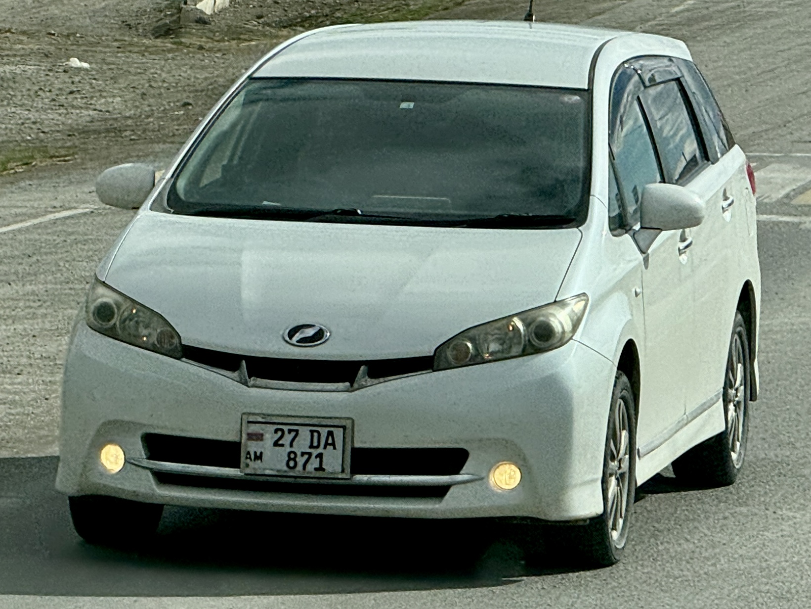 27 DA 871, Toyota Wish 2nd gen (AE20), 2009–2017