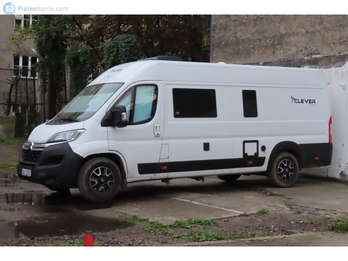 9AA 6957, Clever Vans Runner 