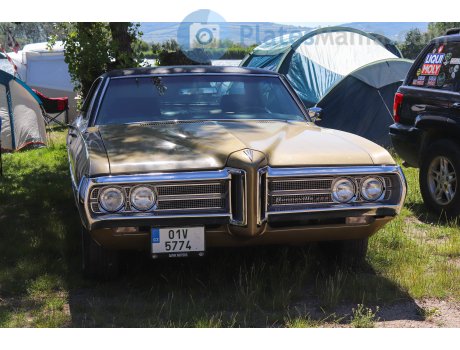 01V 5774, Pontiac Bonneville