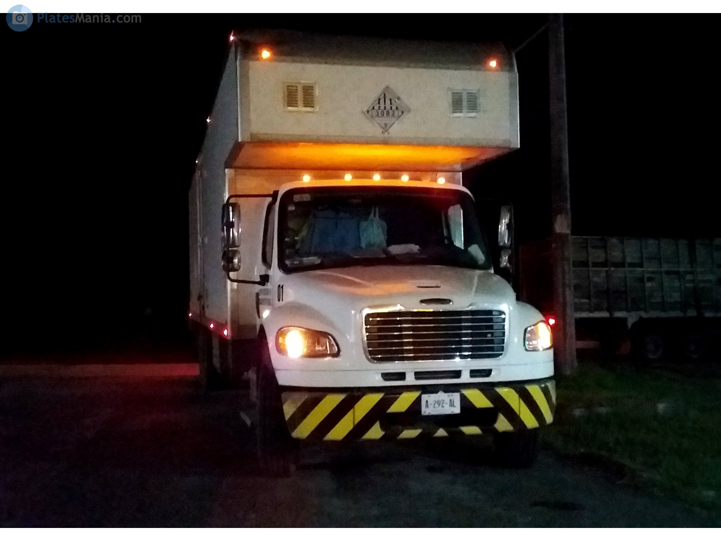 A-292-AL, Freightliner Business Class 