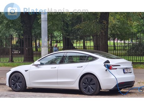 2-FBD-971, Tesla Model 3