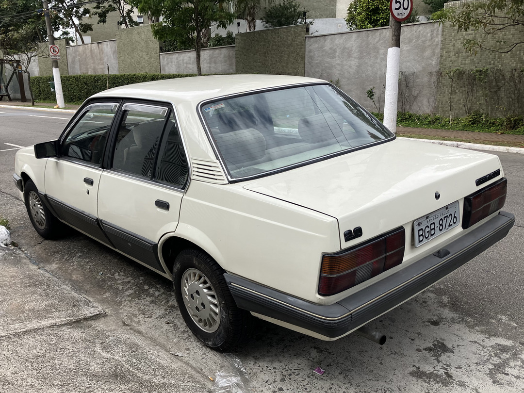 BGB-8726, Chevrolet Monza 2nd gen 4-door Sedan (J-body; LATAM-market), 1983–1989