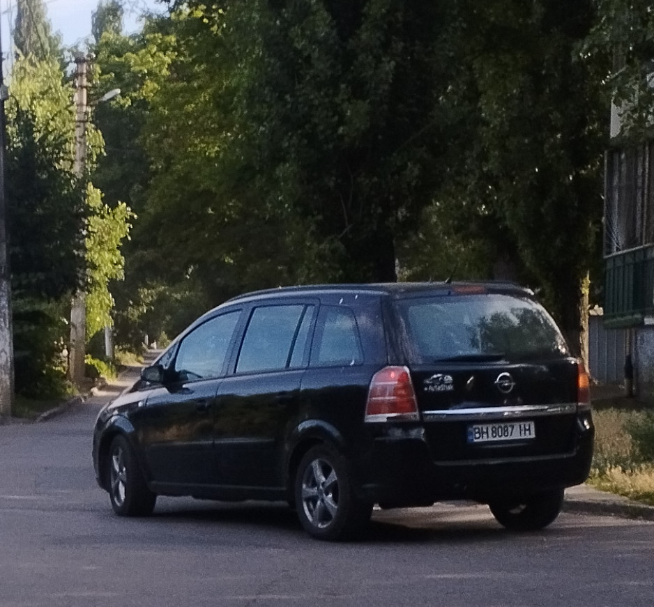 BH 8087 IH, Opel Zafira 2nd gen (Family) (B; A05), 2005–2014