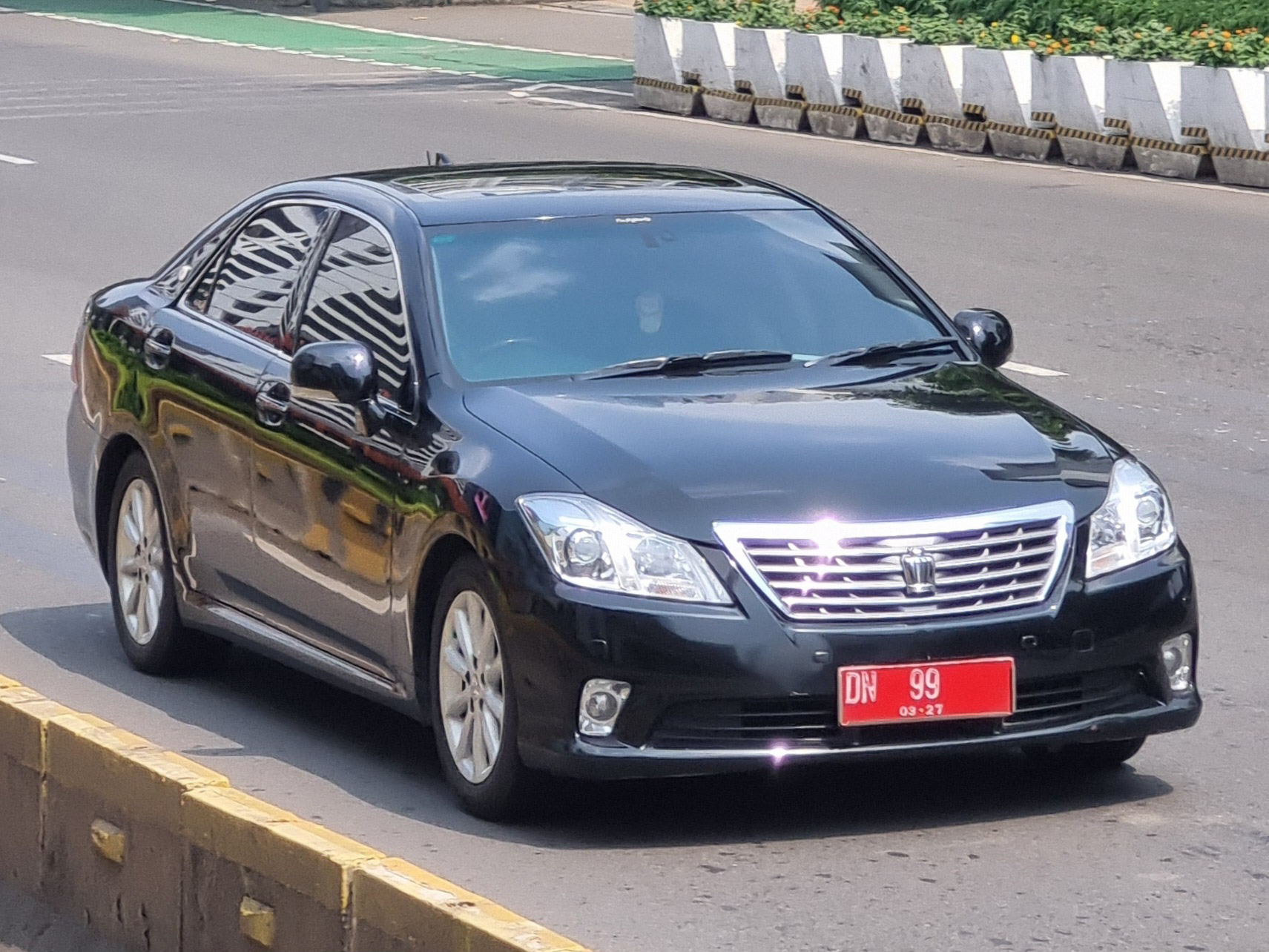 DN 99, Toyota Crown 13th gen (S200), 2008–2012  (­–2015 for CN-market)