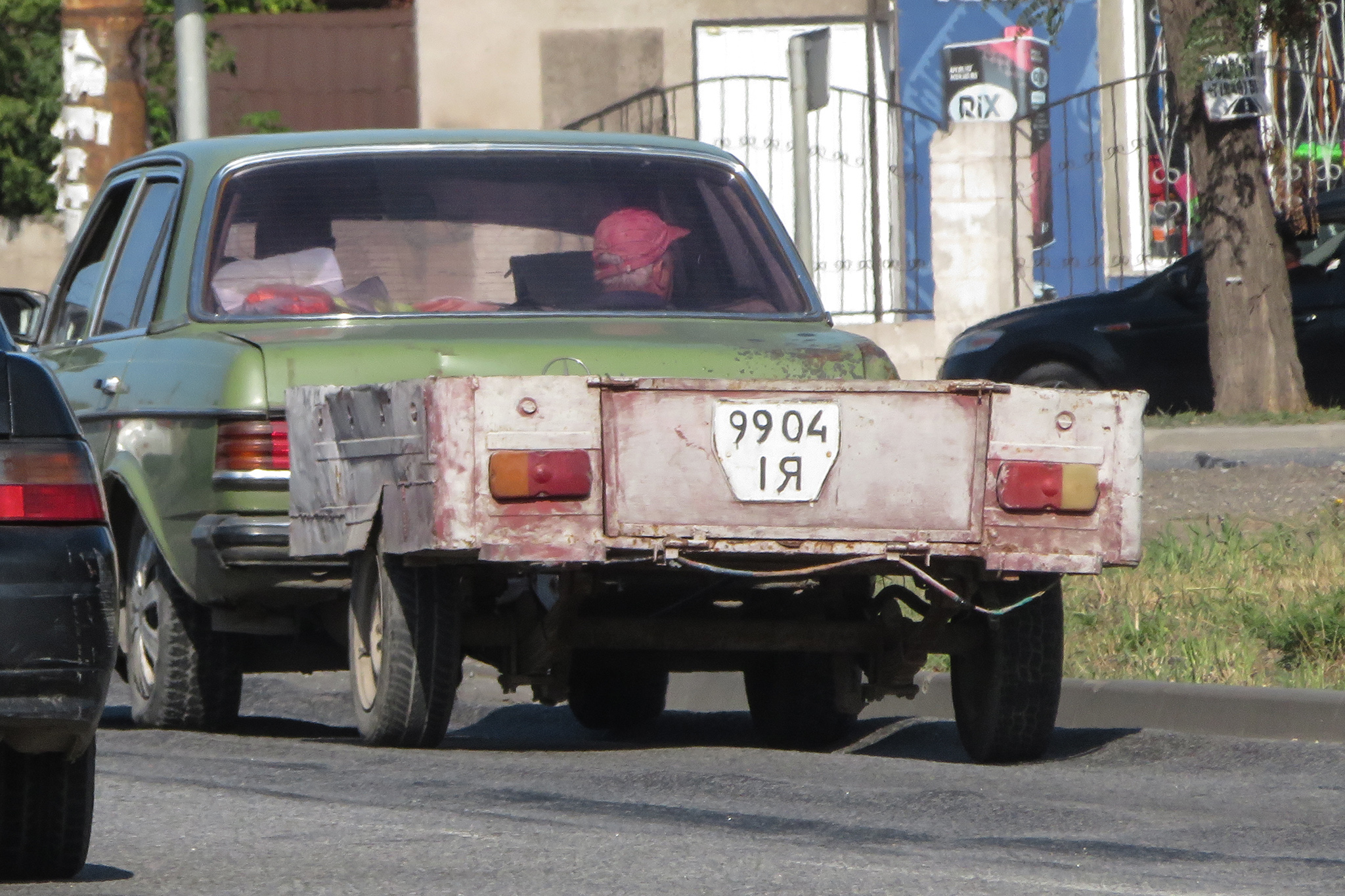 9904 IЯ, Trailers (1977) 