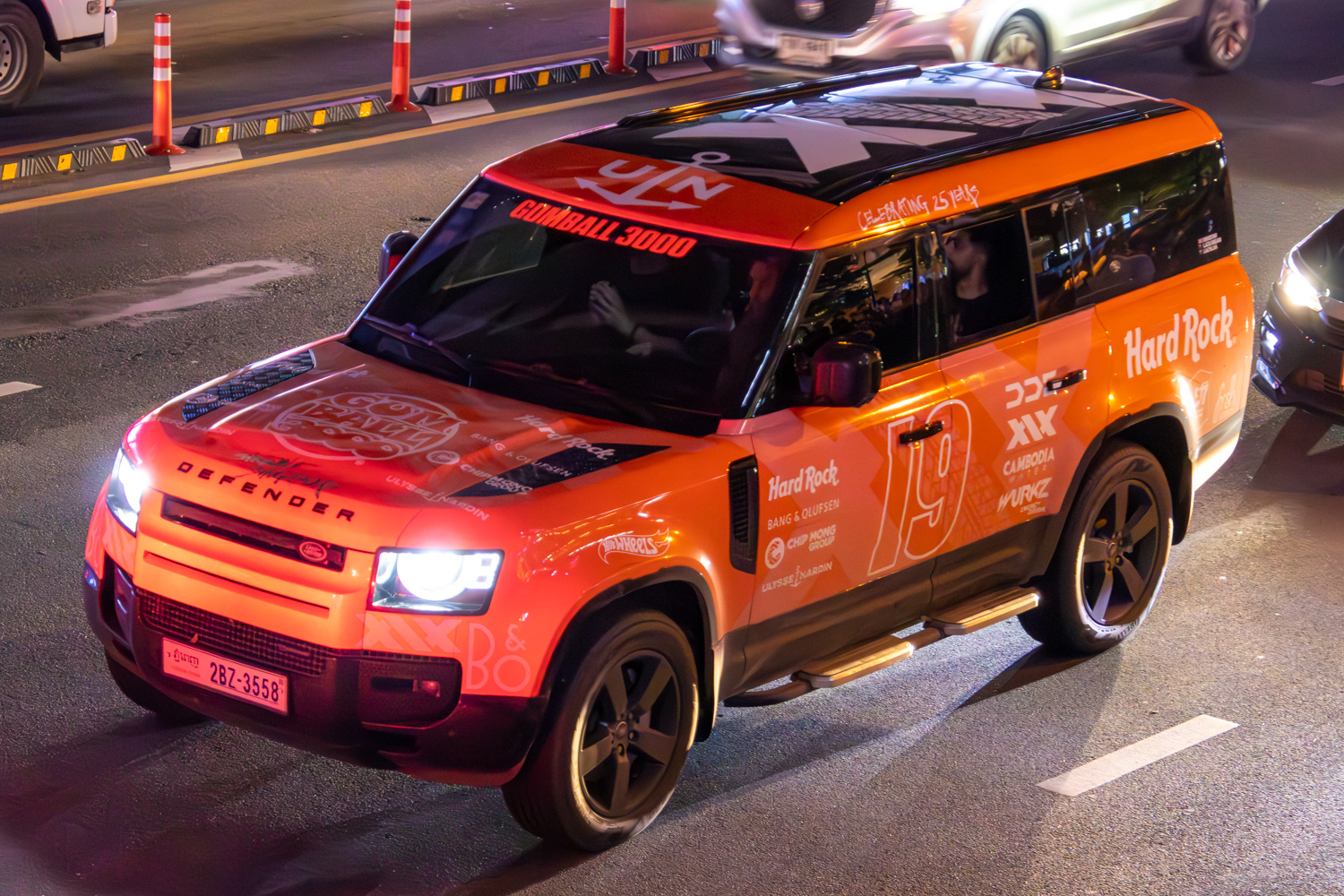 2BZ-3558, Land Rover Defender 2nd gen 130