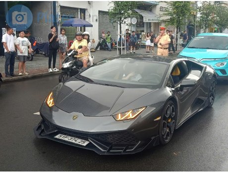 51F-374.25, Lamborghini Huracán