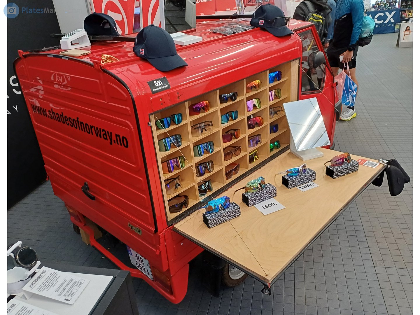 NR 6694, Piaggio Ape 