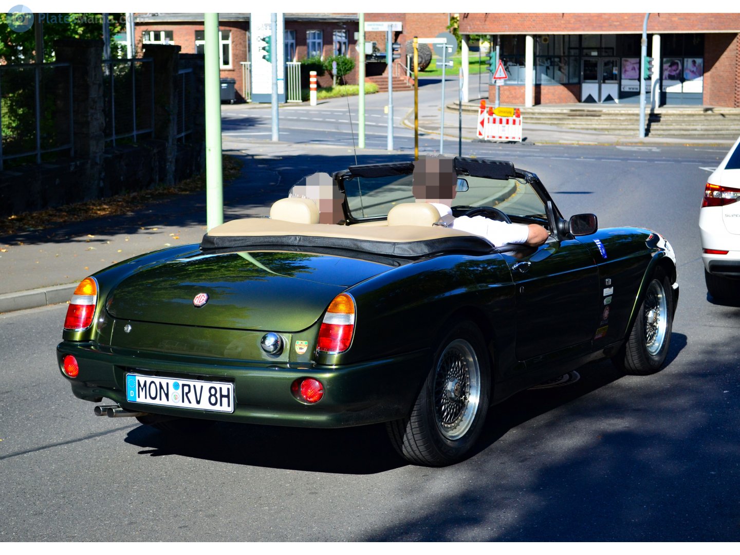 MON RV 8 H, MG RV8 1st gen, 1992–1995