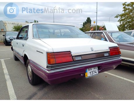 AA 1374 HO, Nissan Gloria